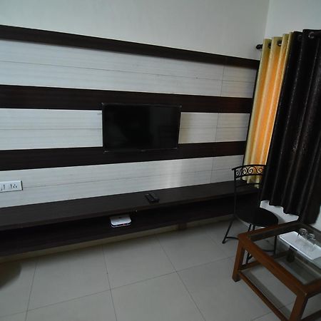 Hotel Vaishnavi Джайпур Екстериор снимка