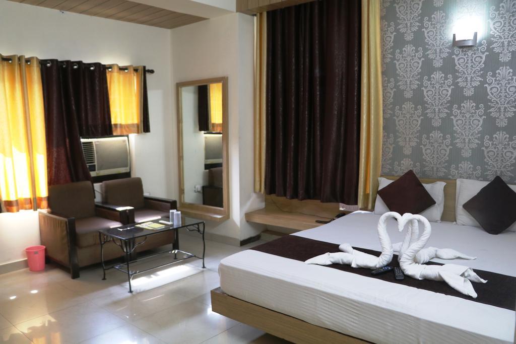 Hotel Vaishnavi Джайпур Екстериор снимка