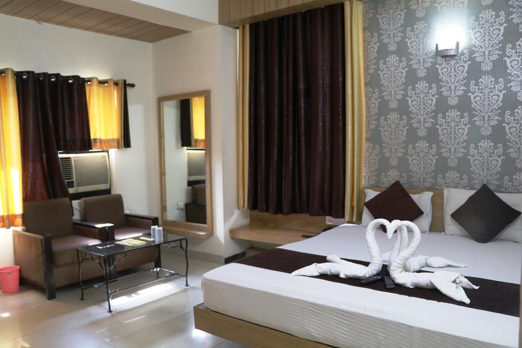 Hotel Vaishnavi Джайпур Екстериор снимка