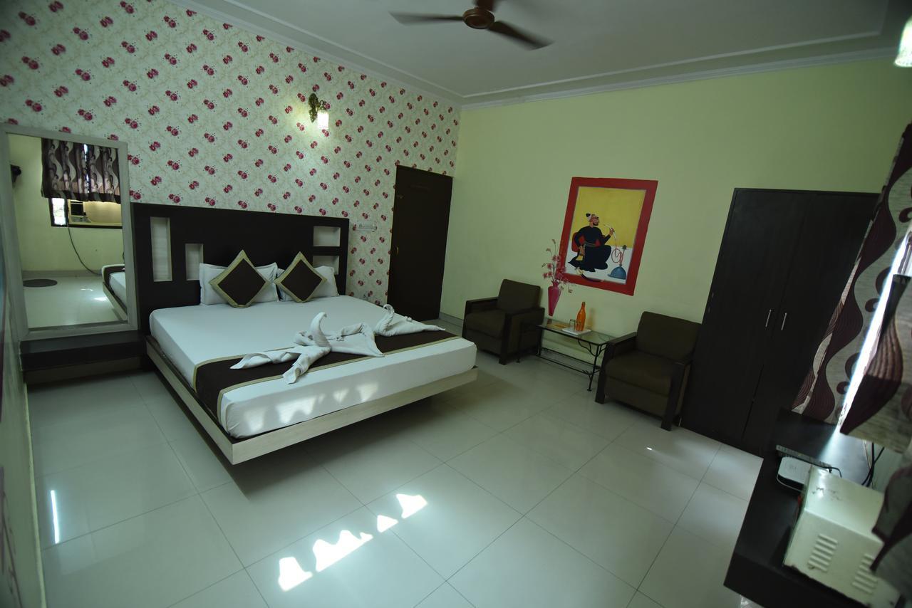 Hotel Vaishnavi Джайпур Екстериор снимка