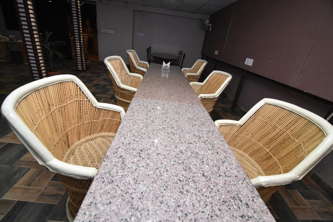 Hotel Vaishnavi Джайпур Екстериор снимка